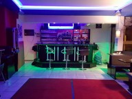 Partyraum: Gemütliche Bar mit Tanzfläche