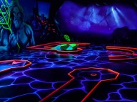 Partyraum: 3D-Schwarzlicht-Minigolf-Location